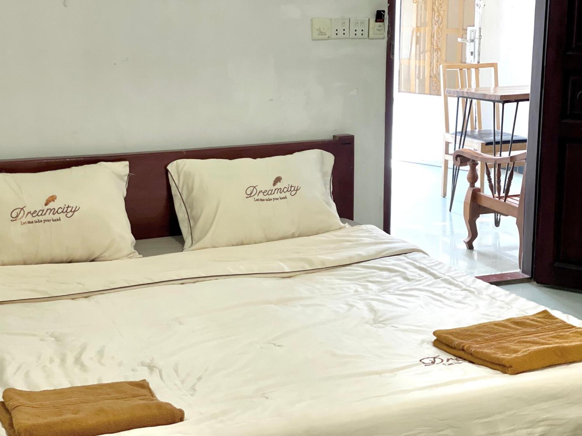 Rs Central Apartments - 200M To Royal Palace Phnom Penh Exterior photo